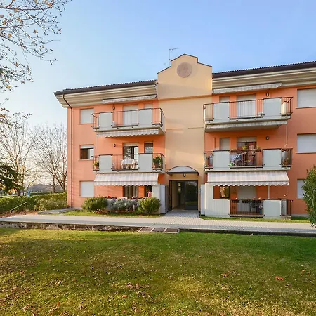 Apartament Con Ampia Piscina